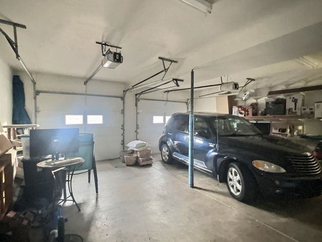 327 N Willow Dr, Derby, KS 67037