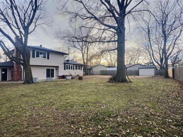 327 N Willow Dr, Derby, KS 67037