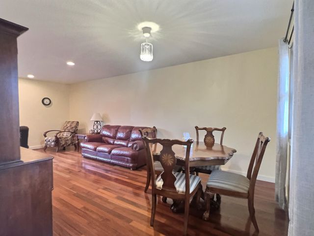 327 N Willow Dr, Derby, KS 67037