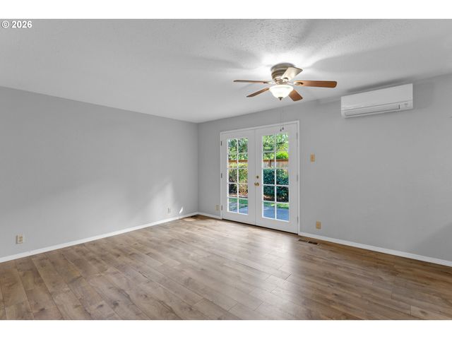 40 BRIARCLIFF Dr, Eugene, OR 97404