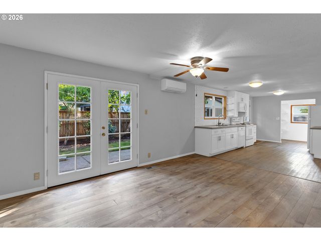 40 BRIARCLIFF Dr, Eugene, OR 97404