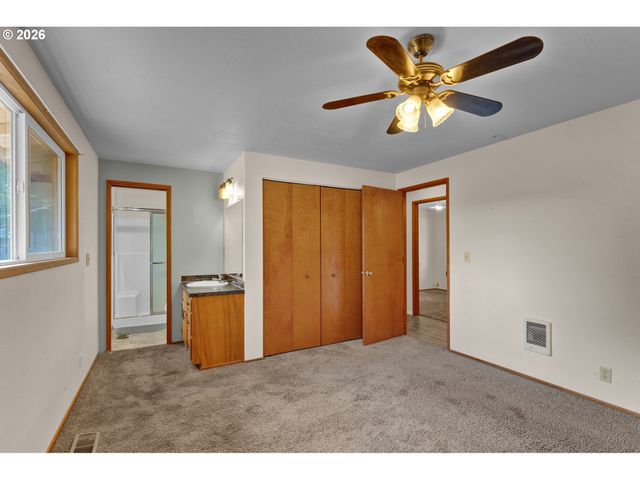40 BRIARCLIFF Dr, Eugene, OR 97404