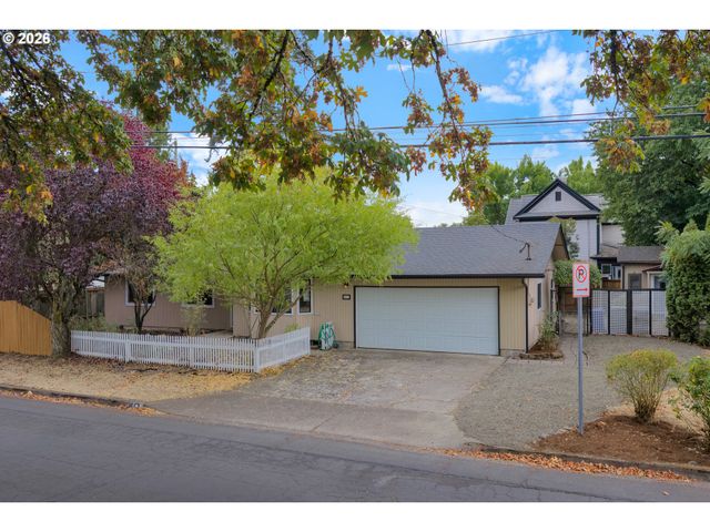 40 BRIARCLIFF Dr, Eugene, OR 97404