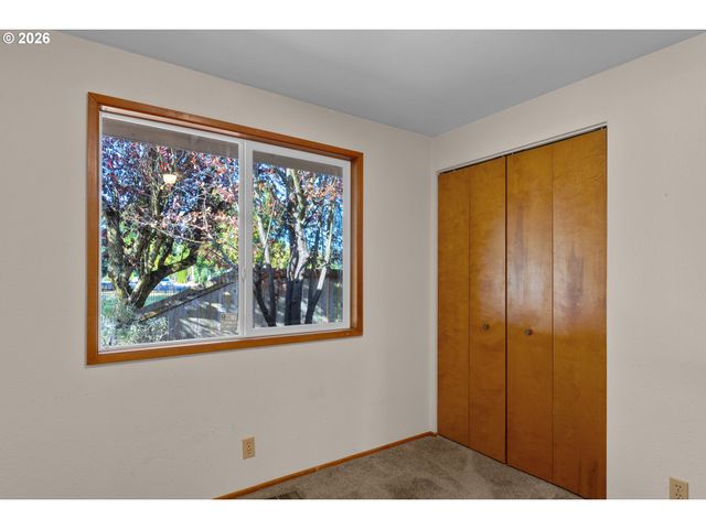 40 BRIARCLIFF Dr, Eugene, OR 97404
