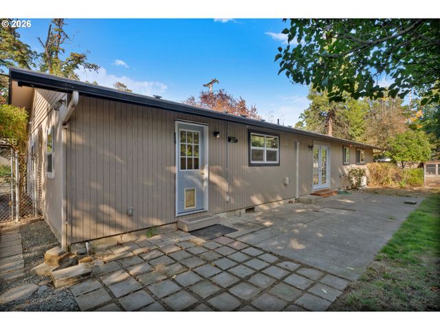 40 BRIARCLIFF Dr, Eugene, OR 97404