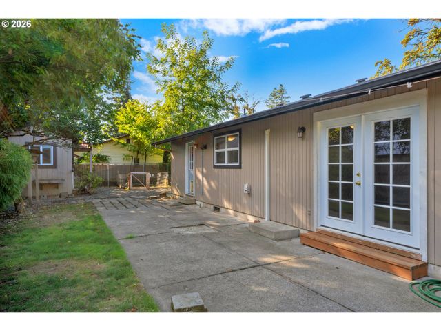 40 BRIARCLIFF Dr, Eugene, OR 97404