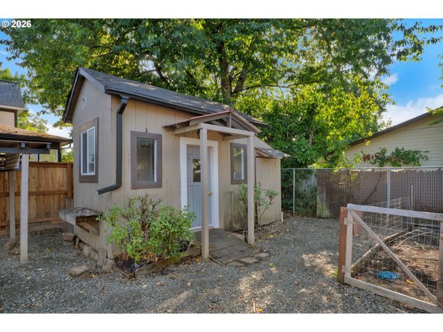 40 BRIARCLIFF Dr, Eugene, OR 97404