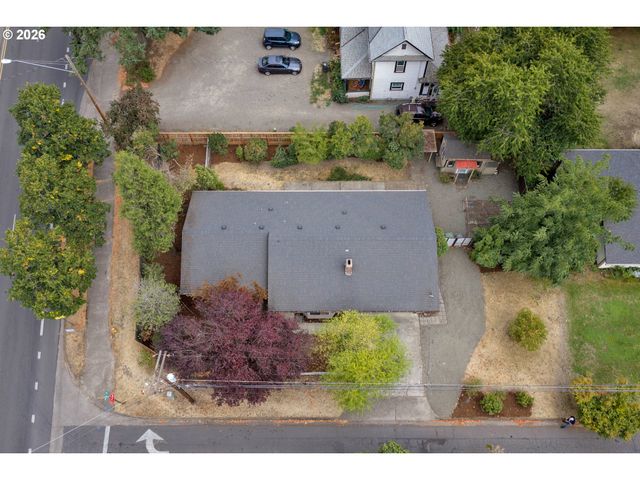 40 BRIARCLIFF Dr, Eugene, OR 97404
