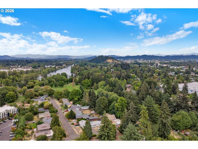 40 BRIARCLIFF Dr, Eugene, OR 97404