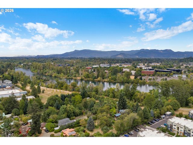40 BRIARCLIFF Dr, Eugene, OR 97404