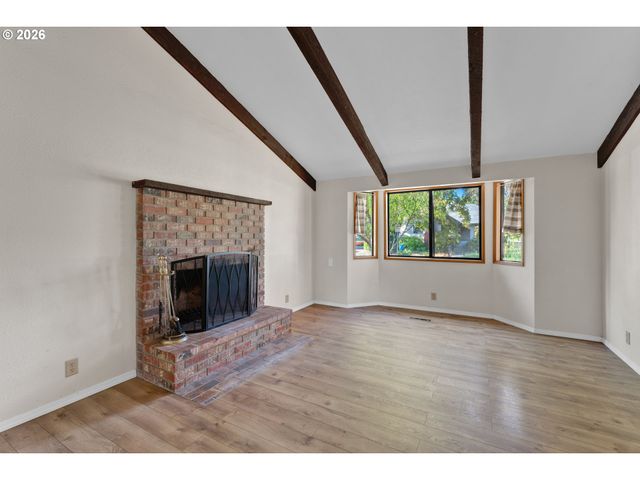 40 BRIARCLIFF Dr, Eugene, OR 97404