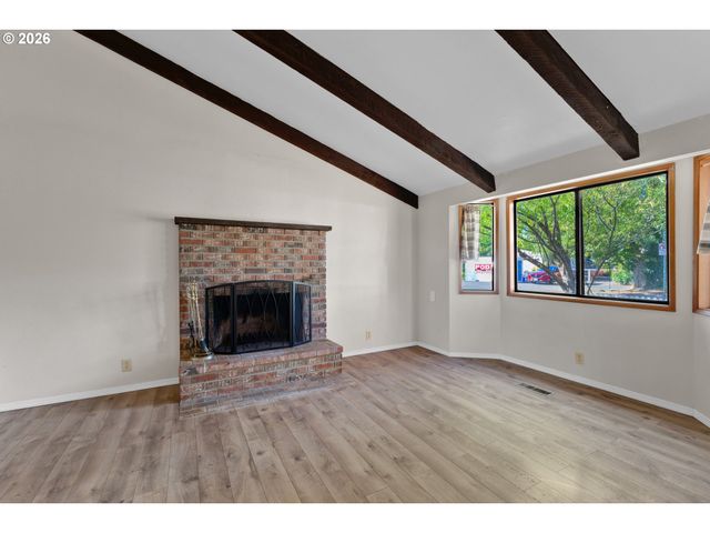 40 BRIARCLIFF Dr, Eugene, OR 97404