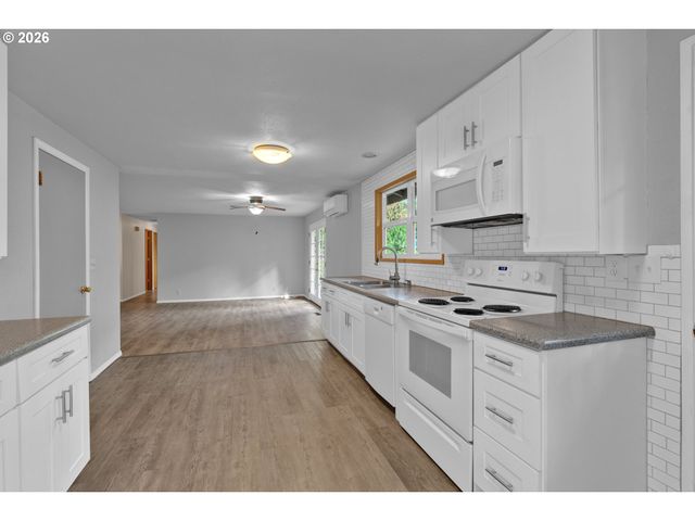 40 BRIARCLIFF Dr, Eugene, OR 97404