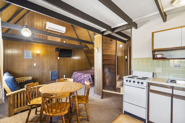 88 Deep Water Circle, Reeds Spring, MO 65737