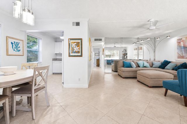 21 Flanders A, Delray Beach, FL 33484