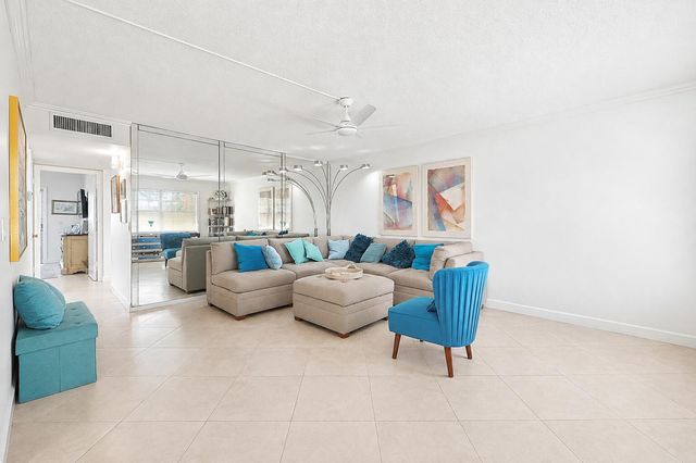 21 Flanders A, Delray Beach, FL 33484