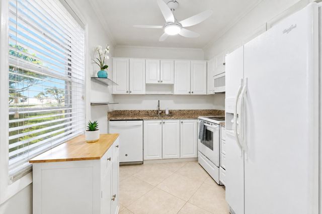 21 Flanders A, Delray Beach, FL 33484