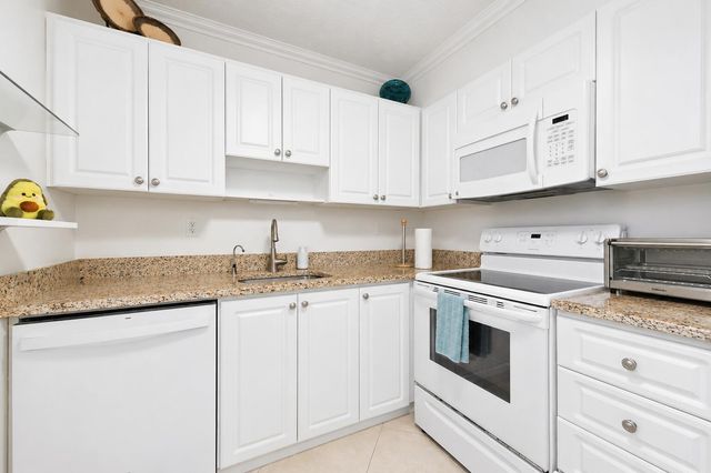 21 Flanders A, Delray Beach, FL 33484