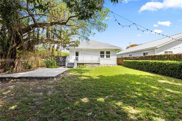 2434 SW 15th St, Miami, FL 33145