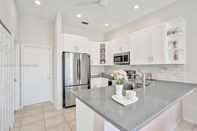 6928 NW 33rd St 6928, Margate, FL 33063