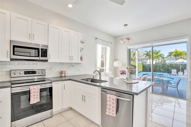 6928 NW 33rd St 6928, Margate, FL 33063