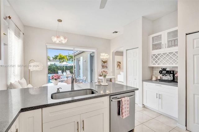 6928 NW 33rd St 6928, Margate, FL 33063