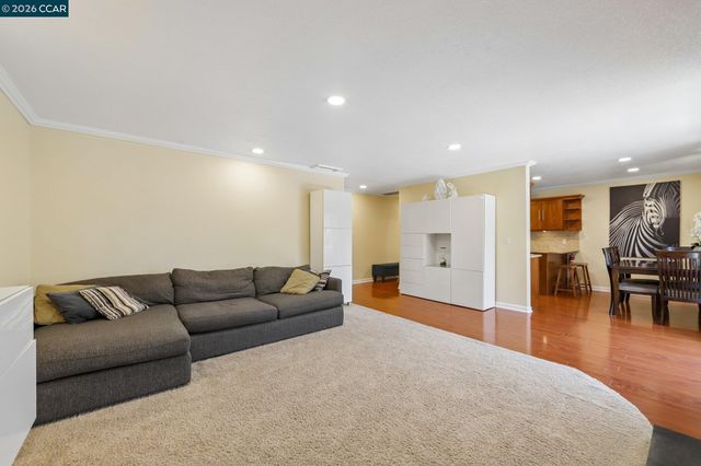 825 Oak Grove Rd 40, Concord, CA 94518