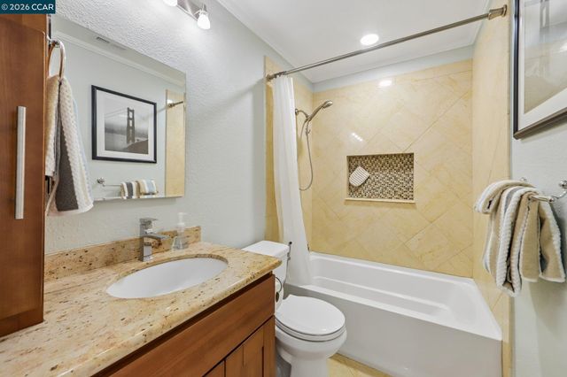 825 Oak Grove Rd 40, Concord, CA 94518