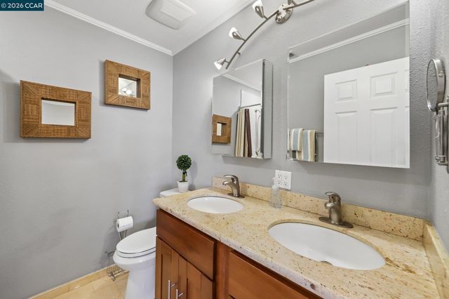 825 Oak Grove Rd 40, Concord, CA 94518