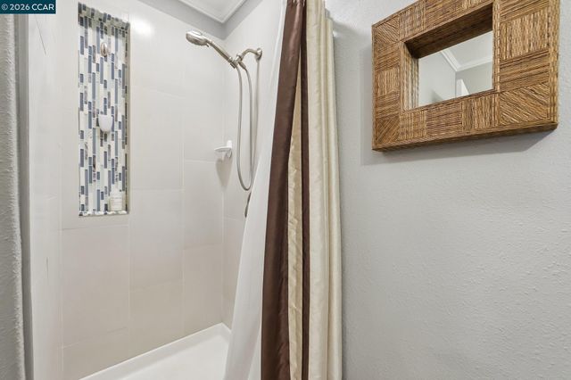 825 Oak Grove Rd 40, Concord, CA 94518