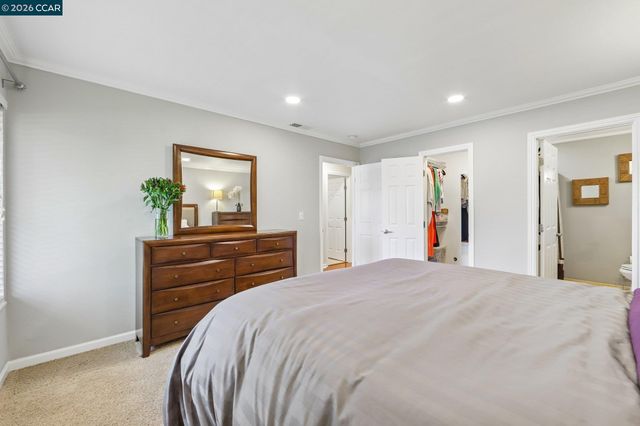 825 Oak Grove Rd 40, Concord, CA 94518