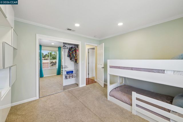 825 Oak Grove Rd 40, Concord, CA 94518
