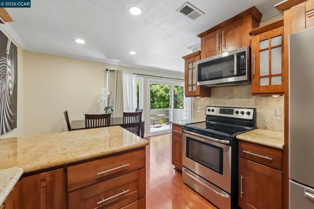 825 Oak Grove Rd 40, Concord, CA 94518