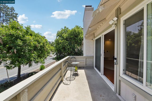 825 Oak Grove Rd 40, Concord, CA 94518