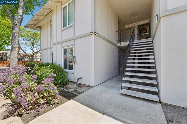825 Oak Grove Rd 40, Concord, CA 94518