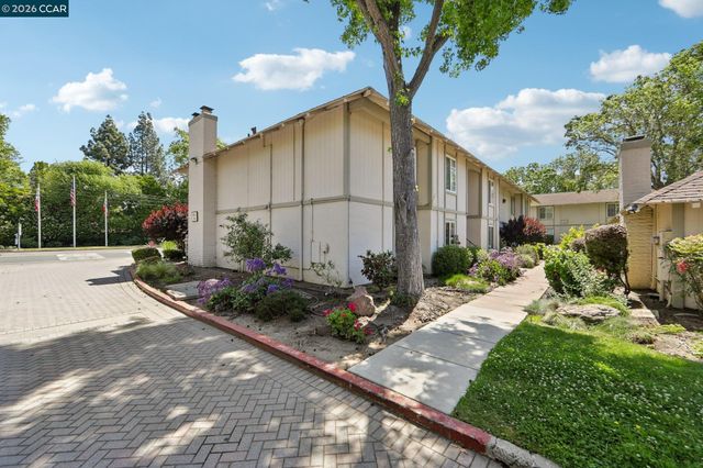 825 Oak Grove Rd 40, Concord, CA 94518