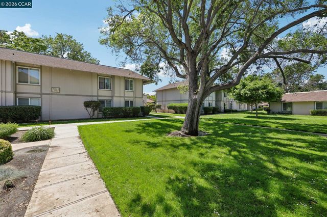 825 Oak Grove Rd 40, Concord, CA 94518