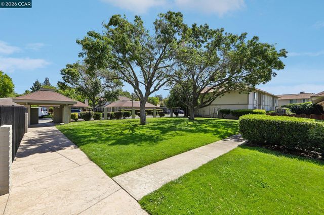 825 Oak Grove Rd 40, Concord, CA 94518