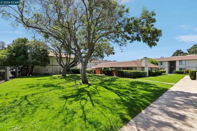 825 Oak Grove Rd 40, Concord, CA 94518