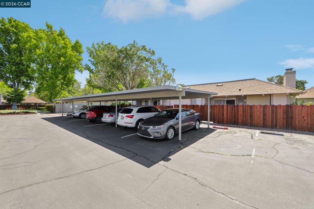 825 Oak Grove Rd 40, Concord, CA 94518