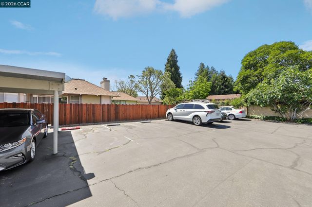 825 Oak Grove Rd 40, Concord, CA 94518