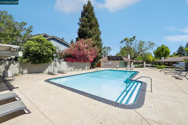 825 Oak Grove Rd 40, Concord, CA 94518