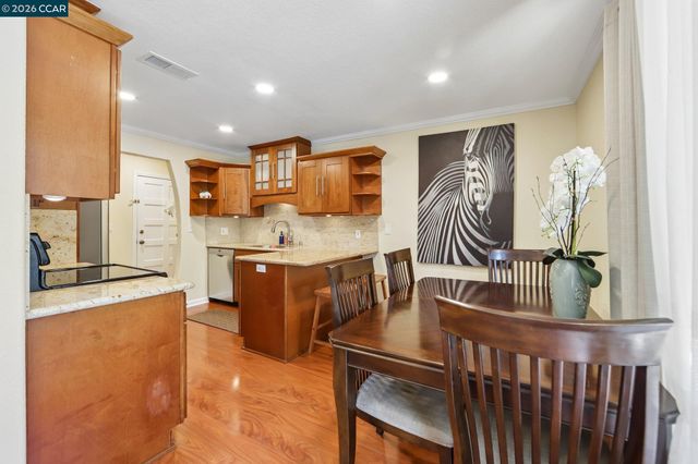 825 Oak Grove Rd 40, Concord, CA 94518