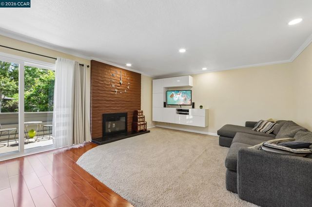 825 Oak Grove Rd 40, Concord, CA 94518