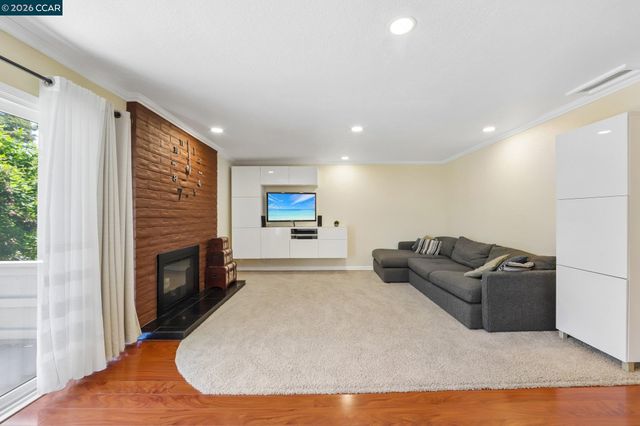825 Oak Grove Rd 40, Concord, CA 94518