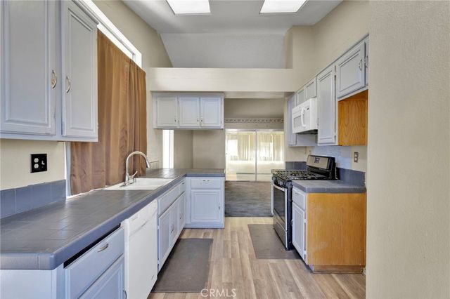 14671 Ponderosa Ranch Road, Victorville, CA 92392