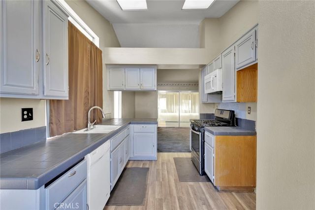 14671 Ponderosa Ranch Road, Victorville, CA 92392