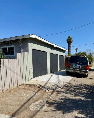 695 W 17th St, San Bernardino, CA 92405