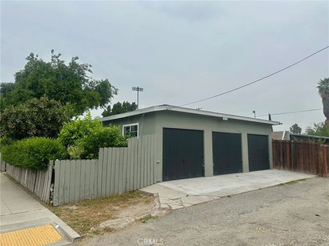 695 W 17th St, San Bernardino, CA 92405