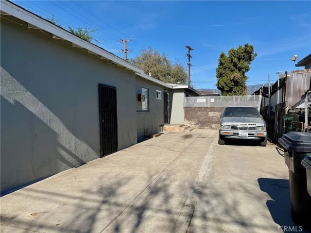 695 W 17th St, San Bernardino, CA 92405